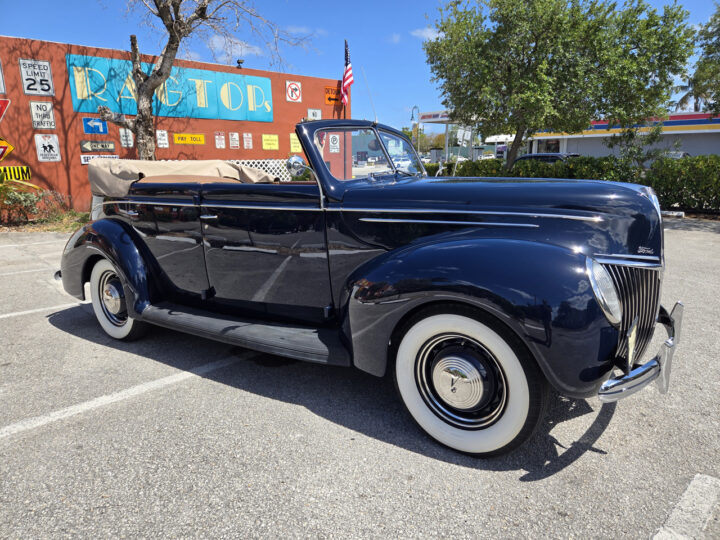 1939 Ford Convertible Sedan